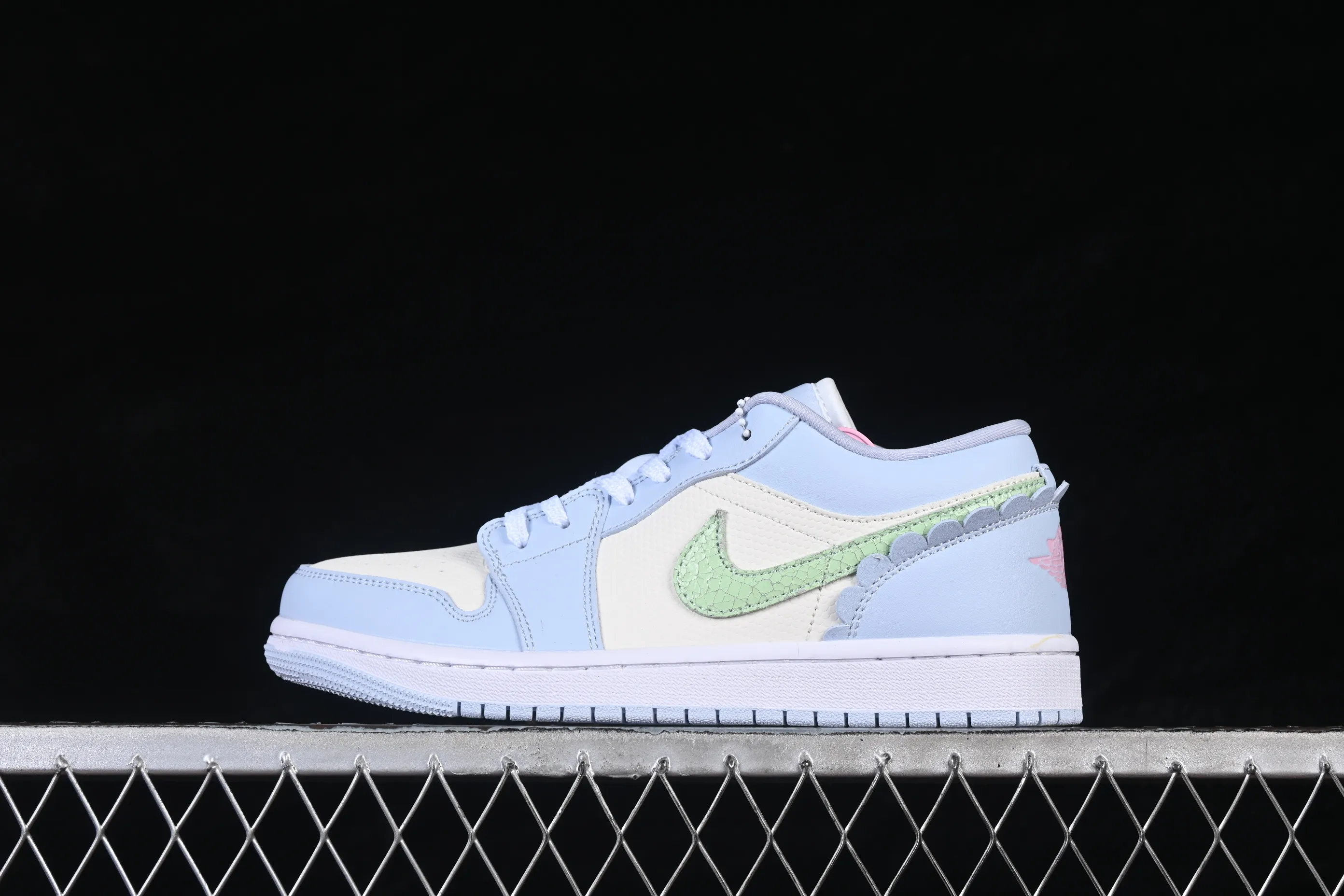All categories Air Jordan Jordan series basketball shoes Air Jordan 1 Low Air Jordan 1 Low AJ1 Joe 1 Valentine's Day limited low-top retro cultural basketball shoes IB7113-403